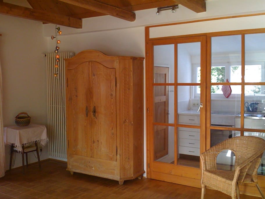 Wohnzimmer mit Blick zur Küche