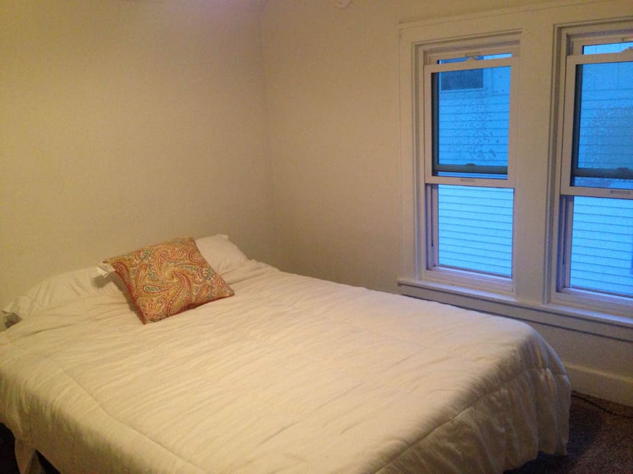 Queen sized bed, small closet.