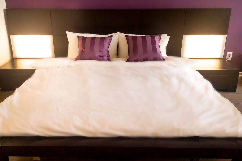 Cozy Queen Bed