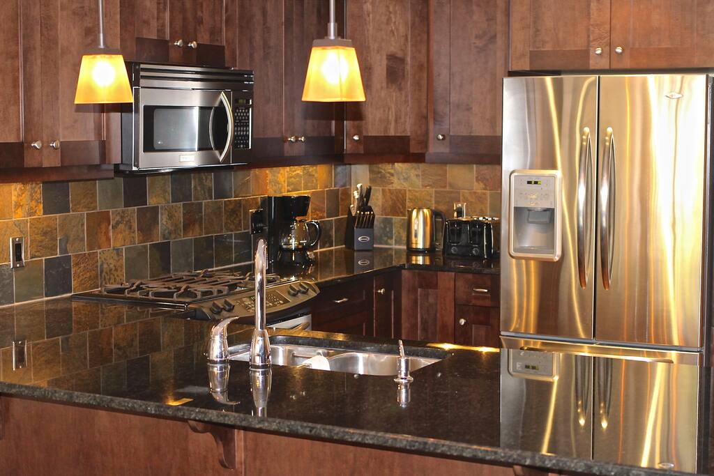 Nicely Equipped Kitchen. Yes, it has a dishwasher!
