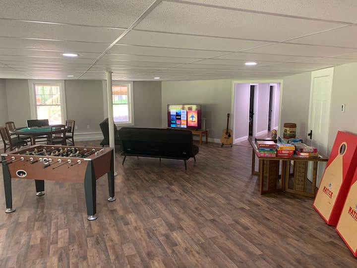 Სარდაფის სათამაშო ოთახი/მისაღები ოთახი