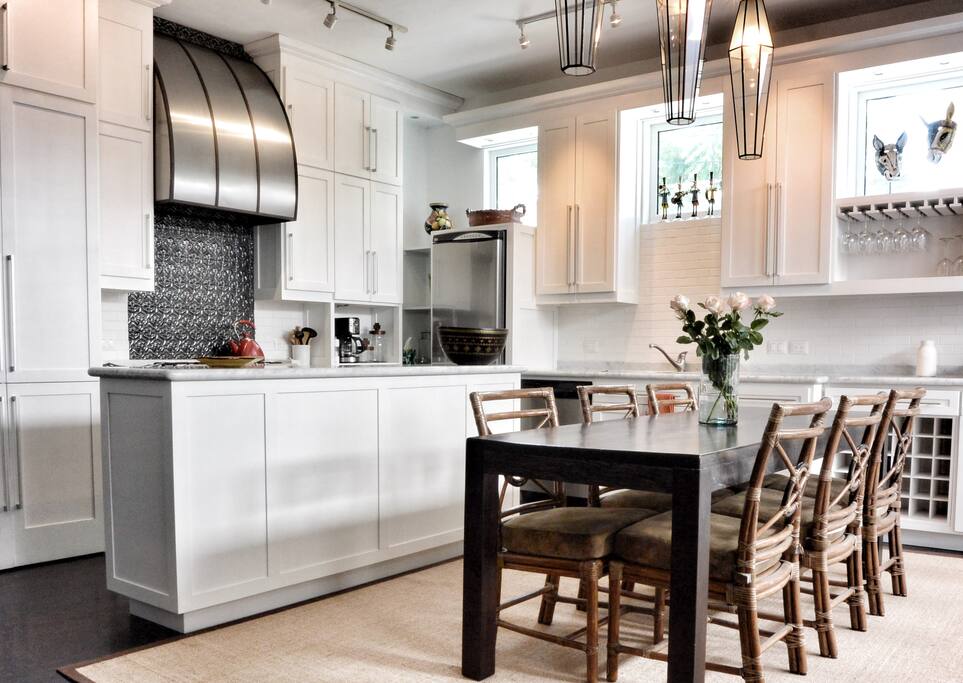 The well-equipped kitchen