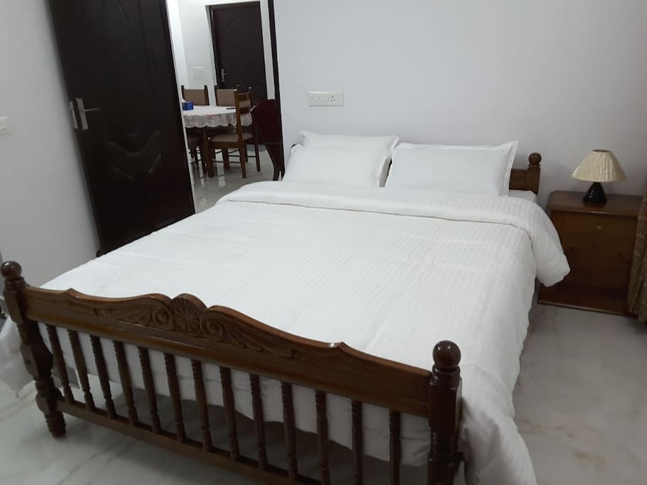 White Pearl Homestay - real wood furniture