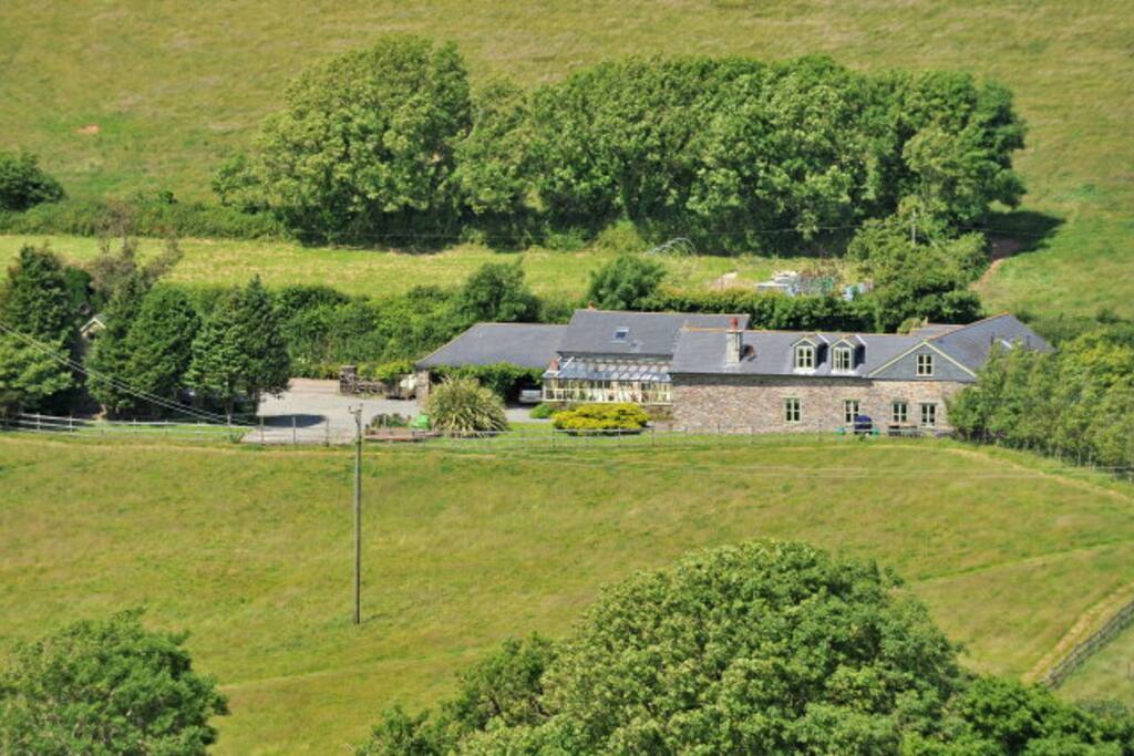 Rural Setting amongst hills of Devon
