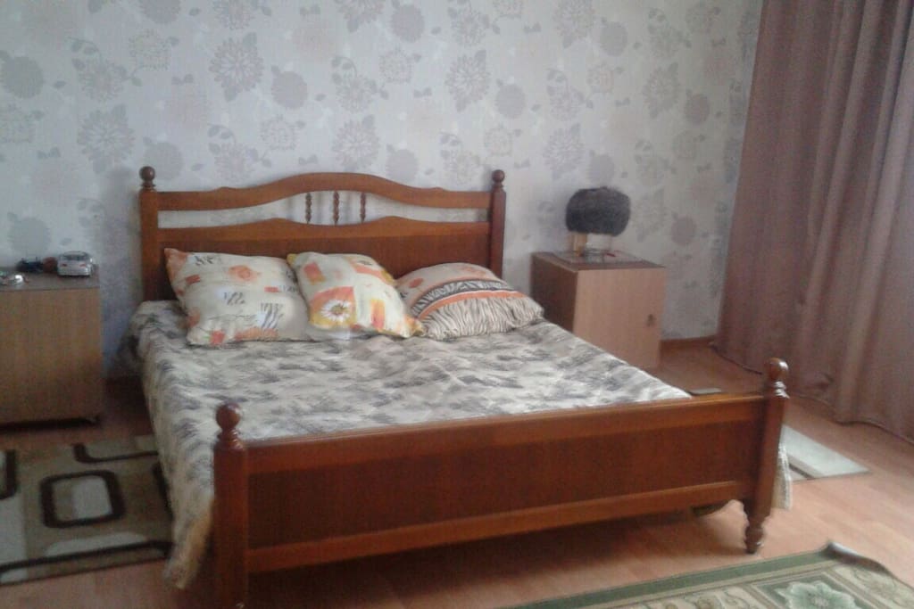 Спальня 2 ( 2-х спальная кровать, тумбочки , шкаф)