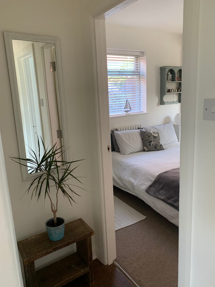 Pogled iz prednje spavaće sobe u spavaću sobu