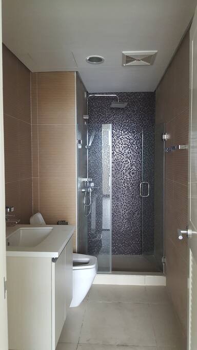 Toilet & bath