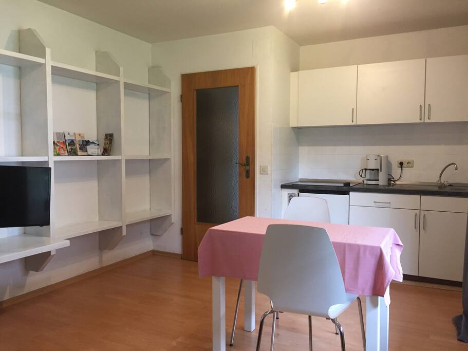 Wohn/Schlafzimmer mit Blick auf die Küchenzeile