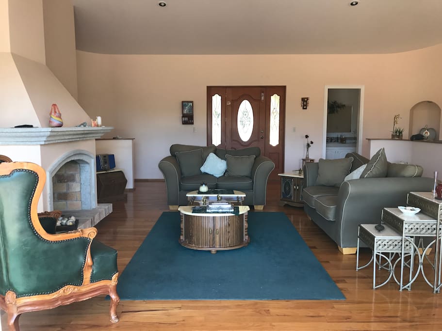 Sala de estar con chimenea