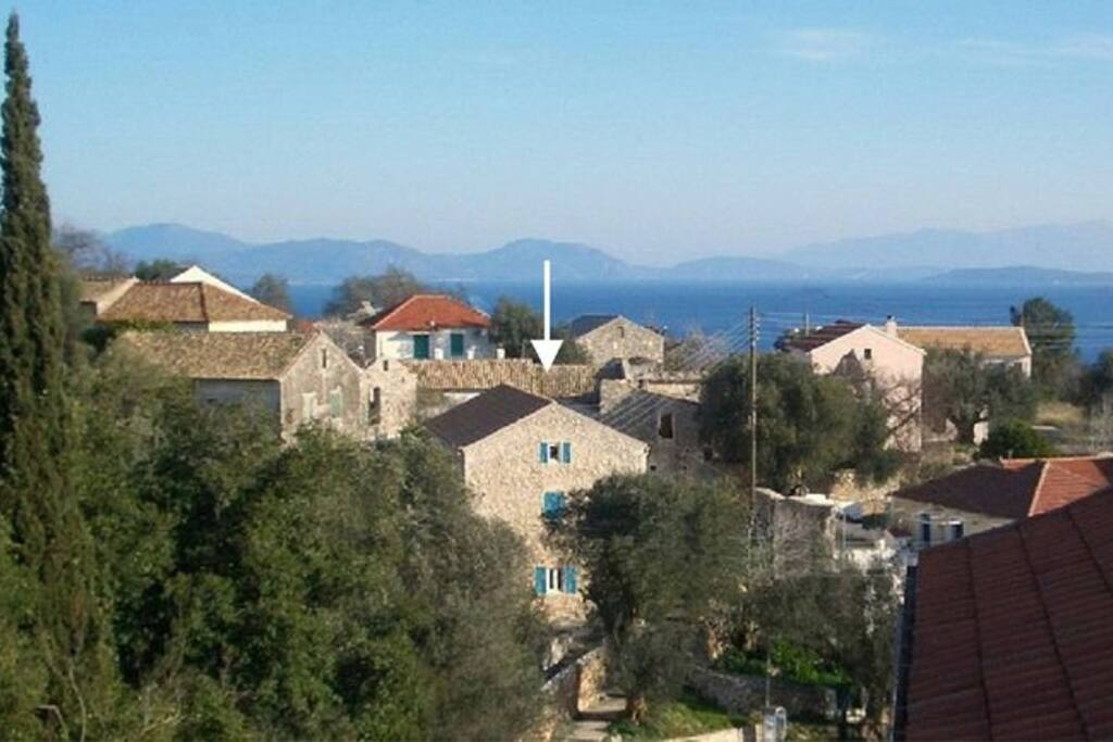 Villakalimera: traditional house into the ancient village of Tselendata