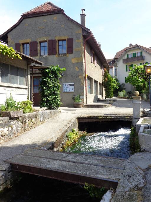 arrivée vers la maison depuis le train ou bus