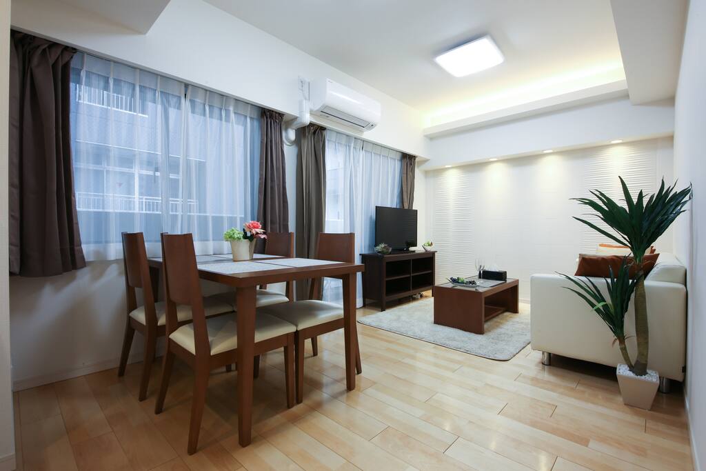 Spacious Living dining room