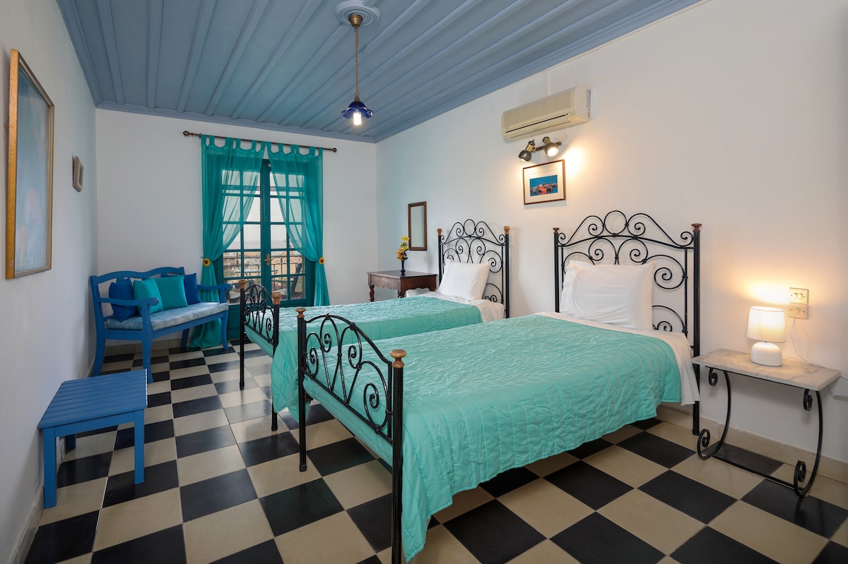 White top house alykanas