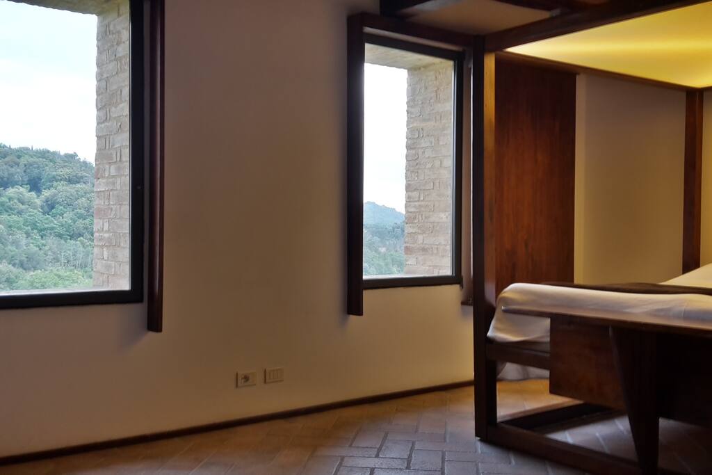 camera da letto al primo piano - 1st floor bedroom