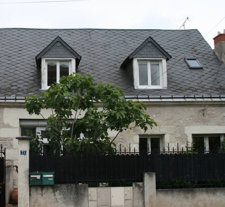 L'appartement se situe sous les combles