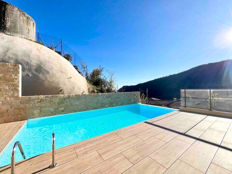 Beautiful apartment in Èze with a 4P pool