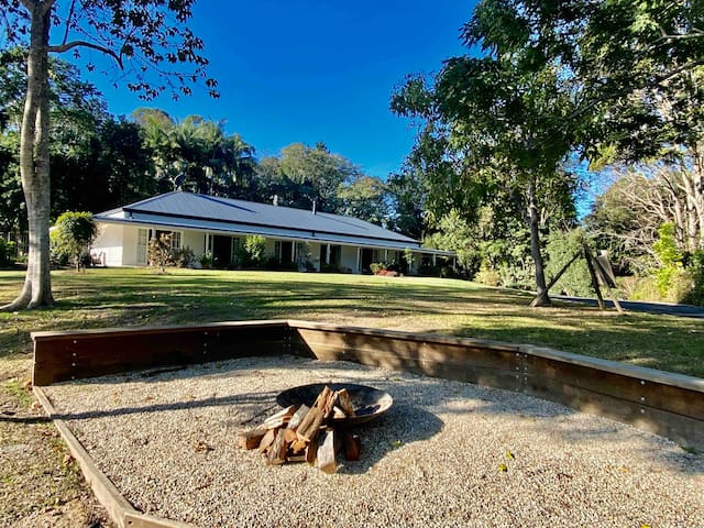 Country Getaway with Pool, Fire Pit and 5.5 acres