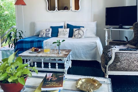 Popular Airbnb listing: Bright studio near downtown! / Sunny studio in Departamento Concordia