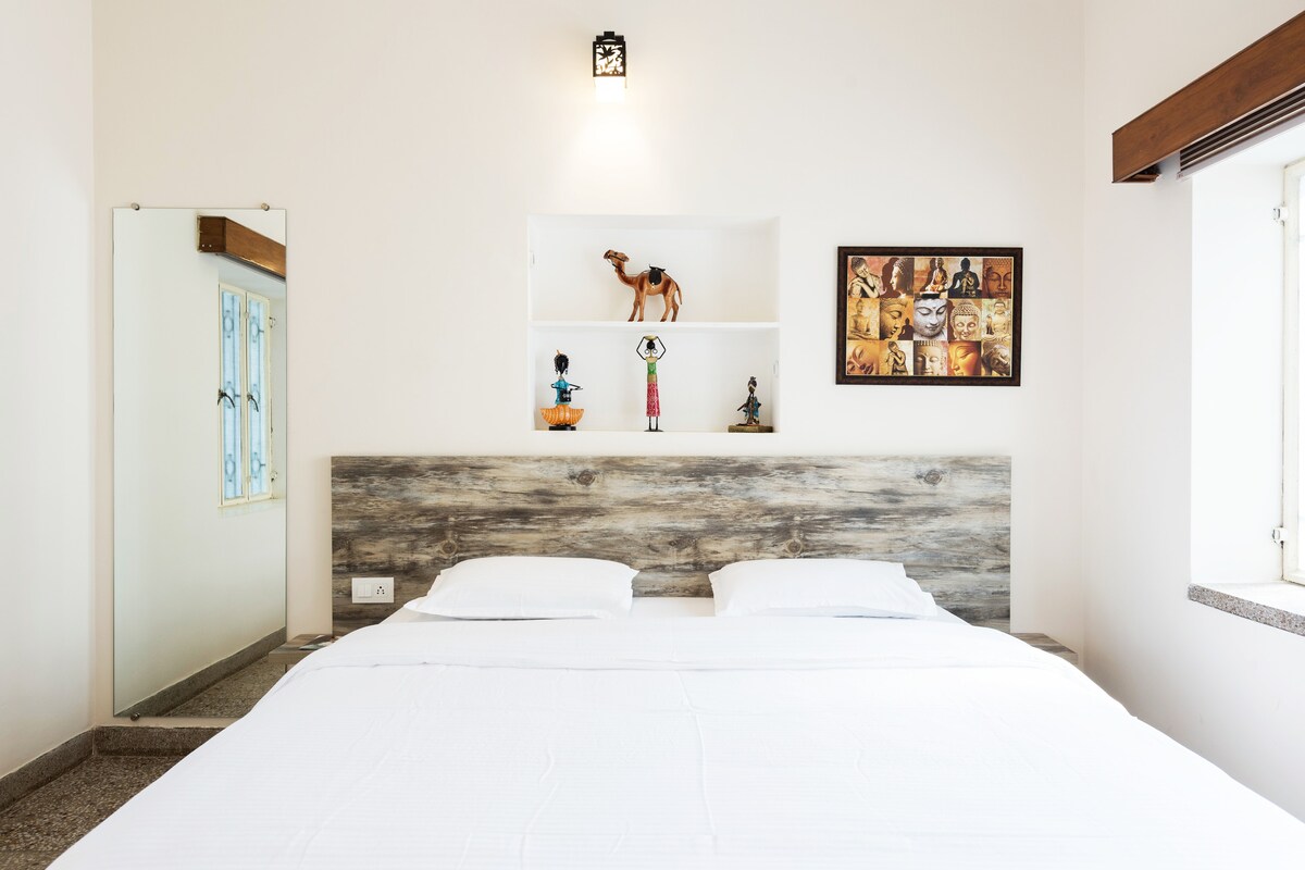 גודל החדר 130 רגל רבוע