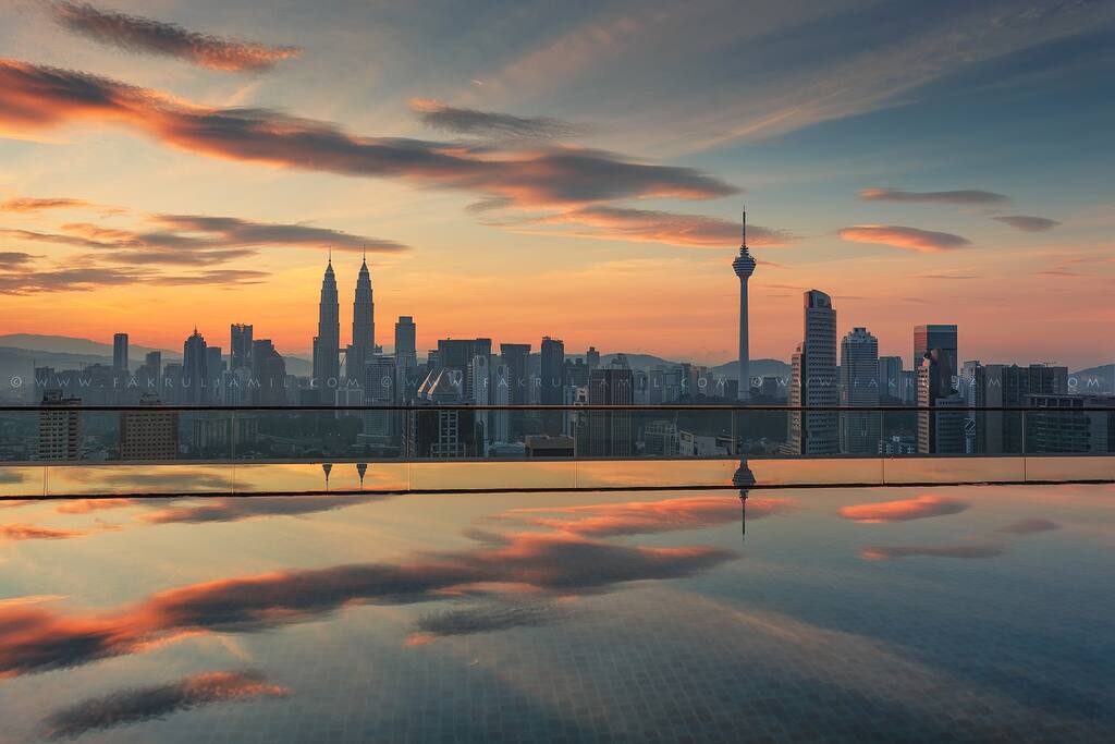 Beautiful Sunset View from the infinity pool!