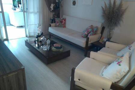 Quarto confortável em lindo apto próximo da praia