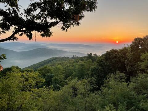 Stunning Views: Secluded 5 bedroom Mountain Home