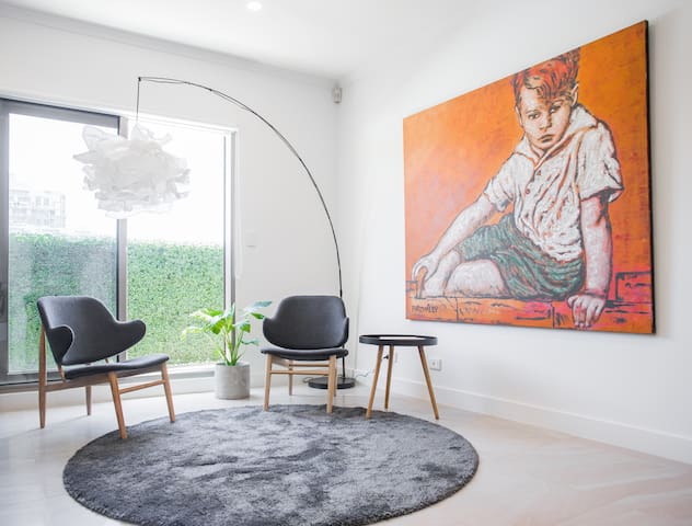 Spacious Penthouse Apartment in East Melbourne gallery image 2