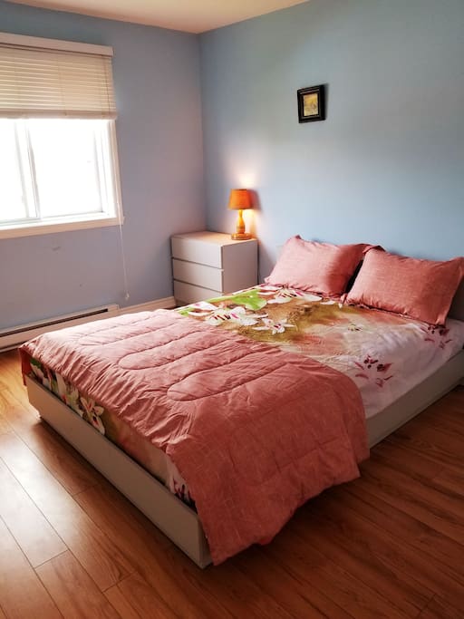 Bright and sunny room :)