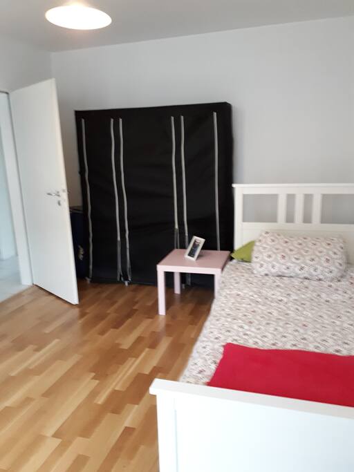 Zimmer mit Balkon