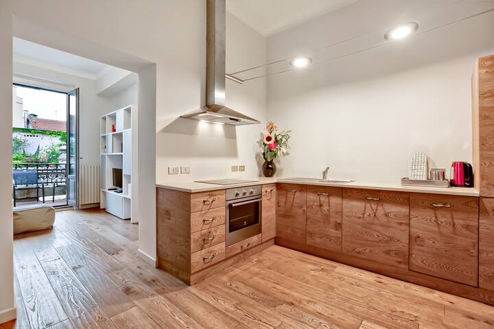 Elegant penthouse with terrace! WIFI, A/C! gallery image 3