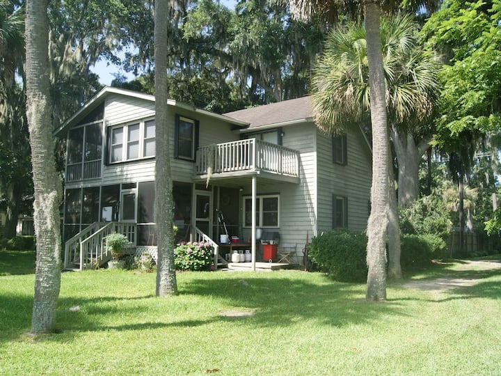 Chechessee River House Houses for Rent in Okatie, South Carolina