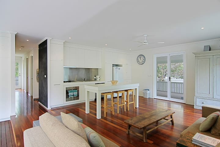 Byron Bay Accom – Lantana – 77 Butler St gallery image 4