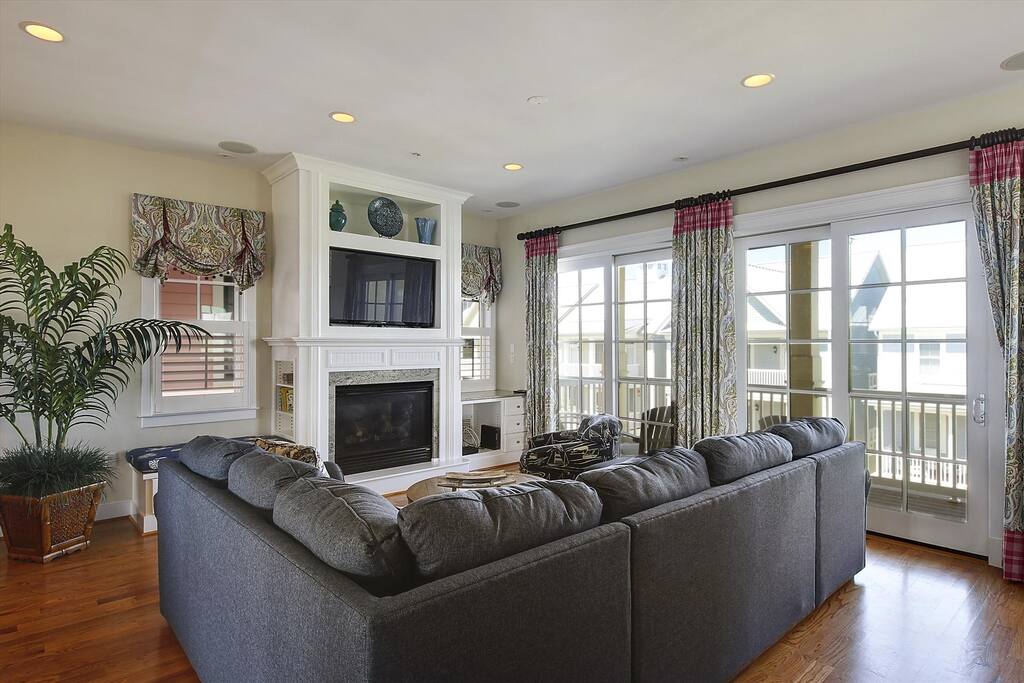 Upper Level 1,Living Area,