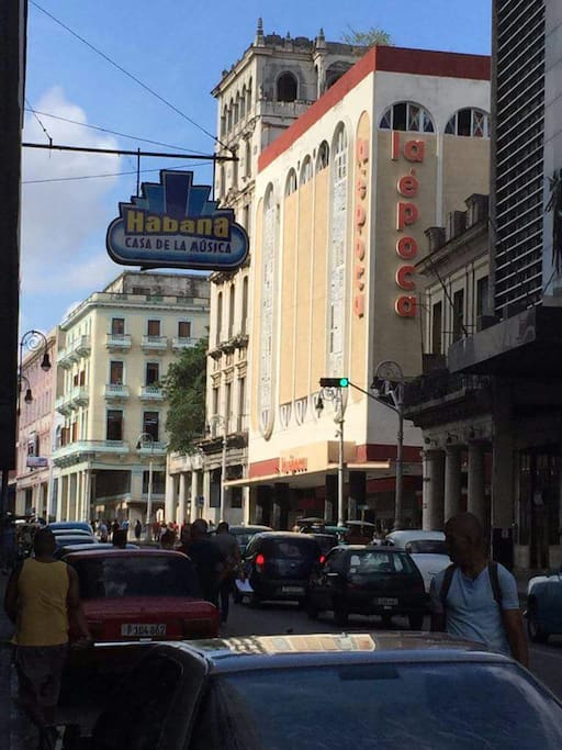 avenida Galeano centro comercial la época y la casa de la musica