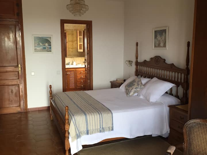 chumba chenye bafu kwenye ghorofa ya kwanza