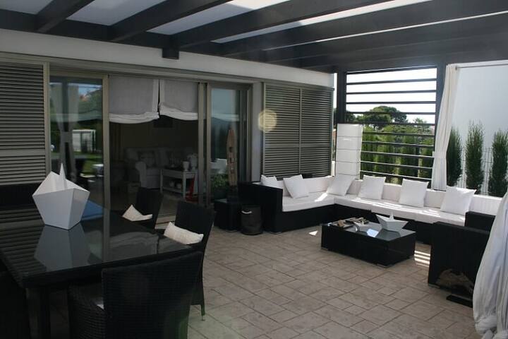 Hermosa Villa con piscina cerca de la playa gallery image 3