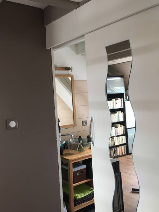 A glimpse into the bathroom
