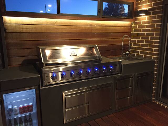 Ocean Views, Torquay gallery image 3