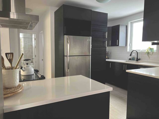 4 bdrm in charming cresentwd. Long term discount! gallery image 5