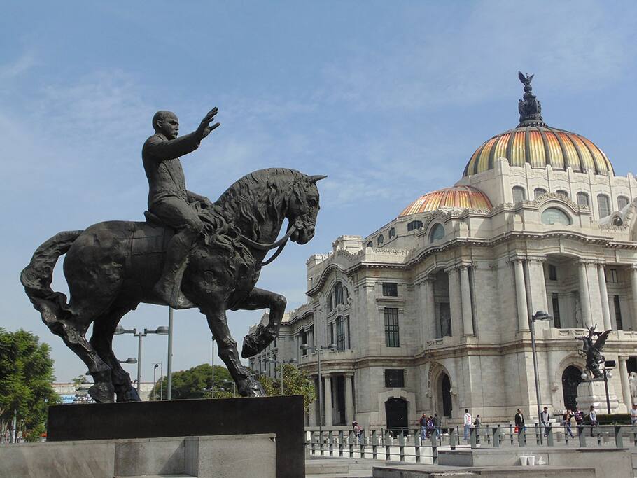 El famosísimo Palacio de Bellas Artes!! Se ubica en el corazón de la Ciudad y a sólo tres calles del departamento!!!
