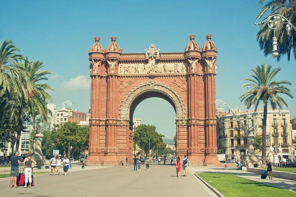 Arc del triomf, 5 minutes walking