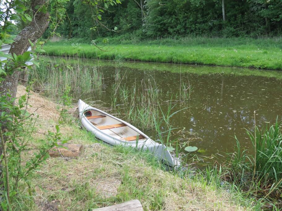 kano te leen, including an canoe