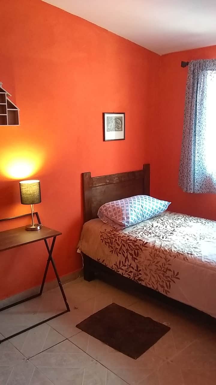 Recamara Naranja / Orange Bedroom