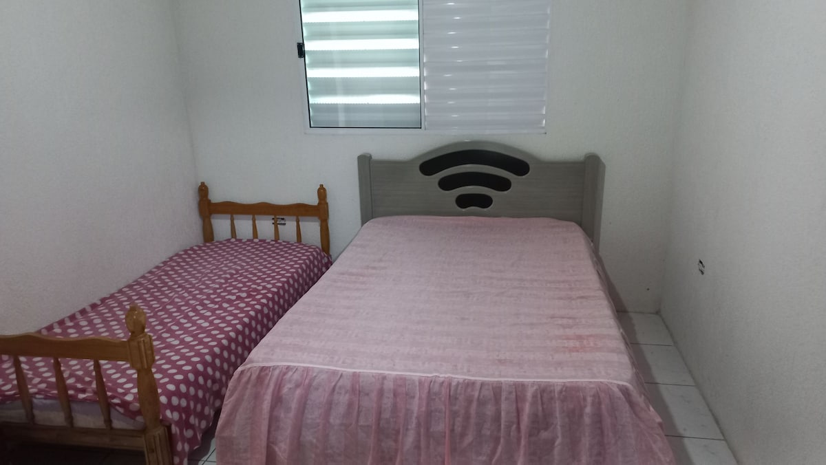 Თქვენ მოიშორებთ ფლიგელს დიდი სივრცით, საწოლებითა და კომოდით.