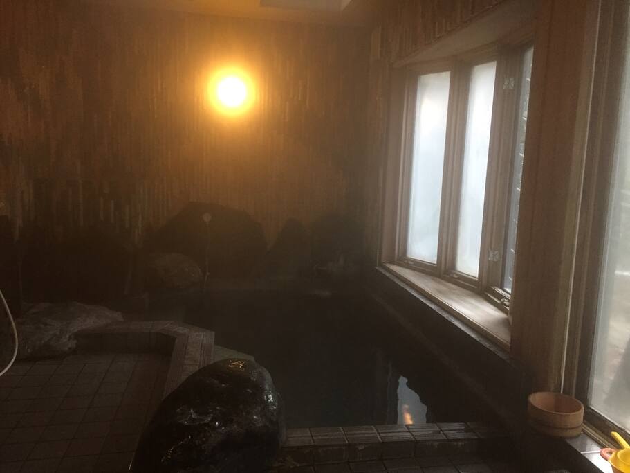 女湯。夜は10時まで、朝は7時から入れます。