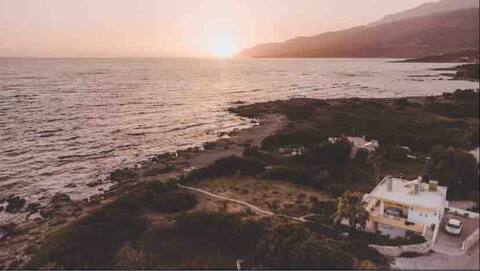 Sea and Sun - a house by the sea in Frangokastello