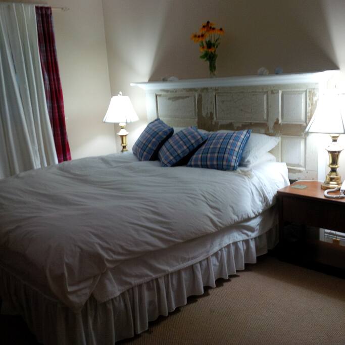 Master Bedroom- Queen Bed