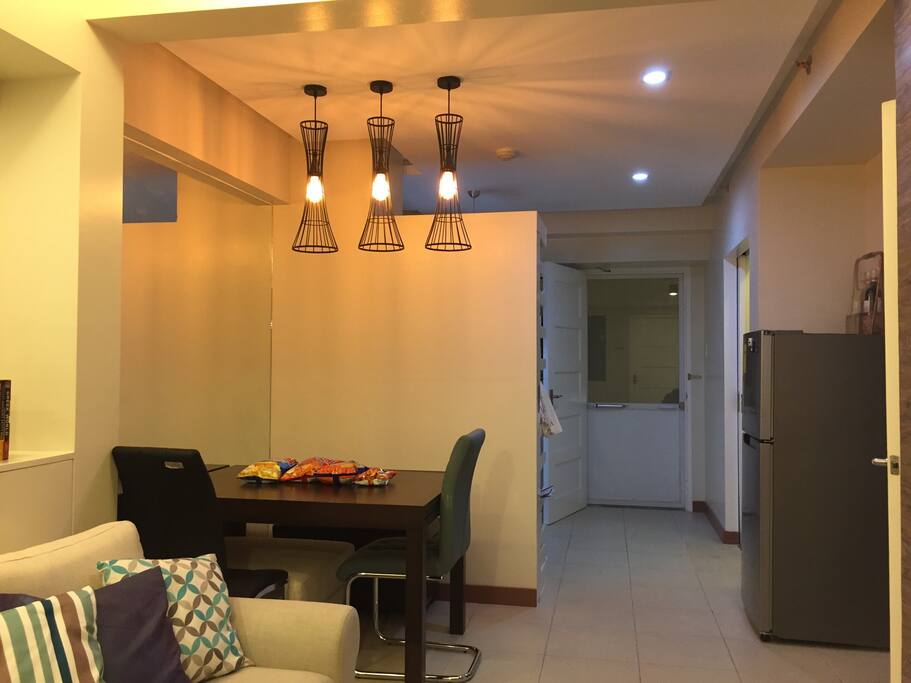 Expandable dining table both sides. Can accomodate 10 pax.