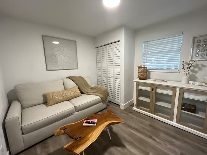 Lantana Beach Bungalow - Boynton Beach, FL