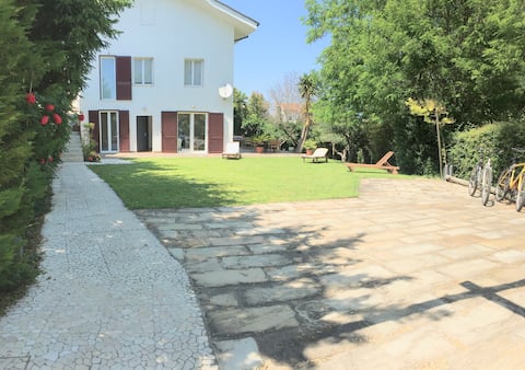 Guest House Le Acacie apartment in villa  Pescara